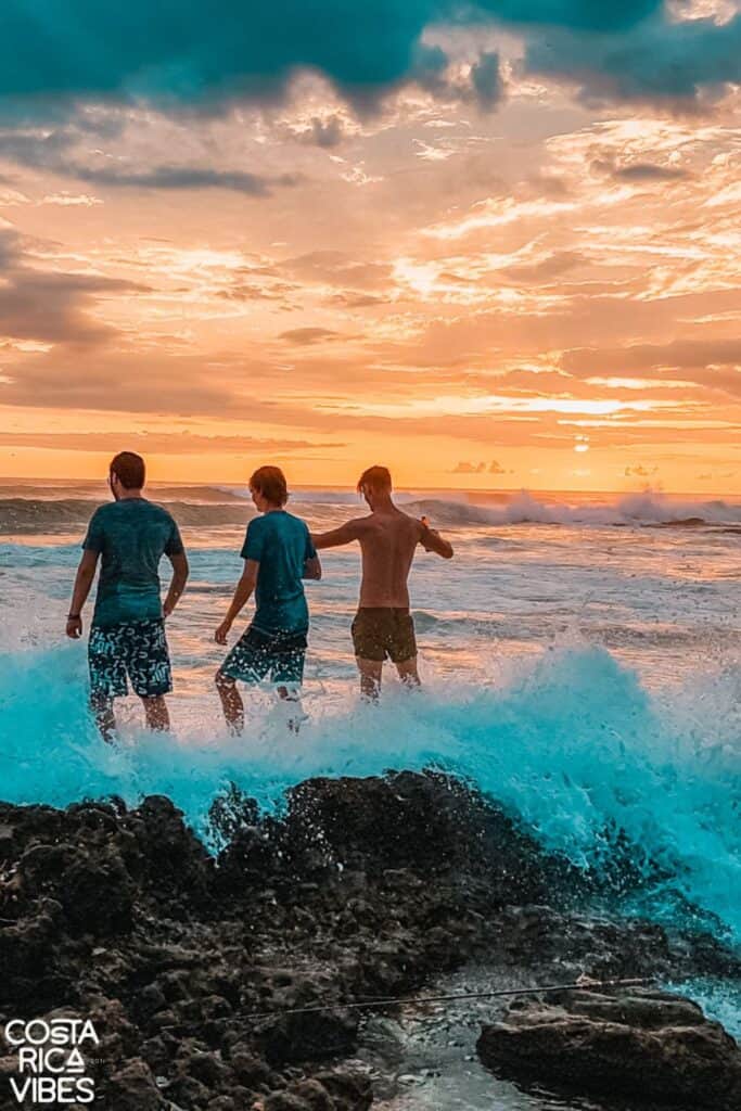 playa langosta sunset