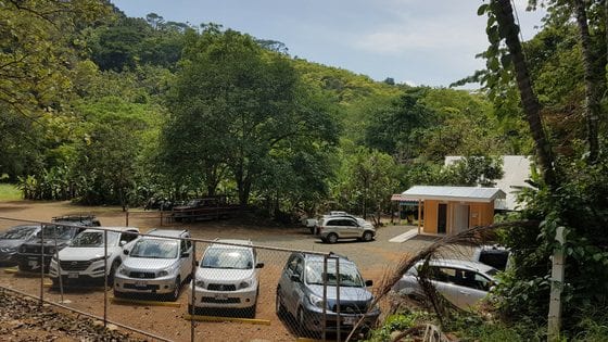 Nauyaca waterfalls parking