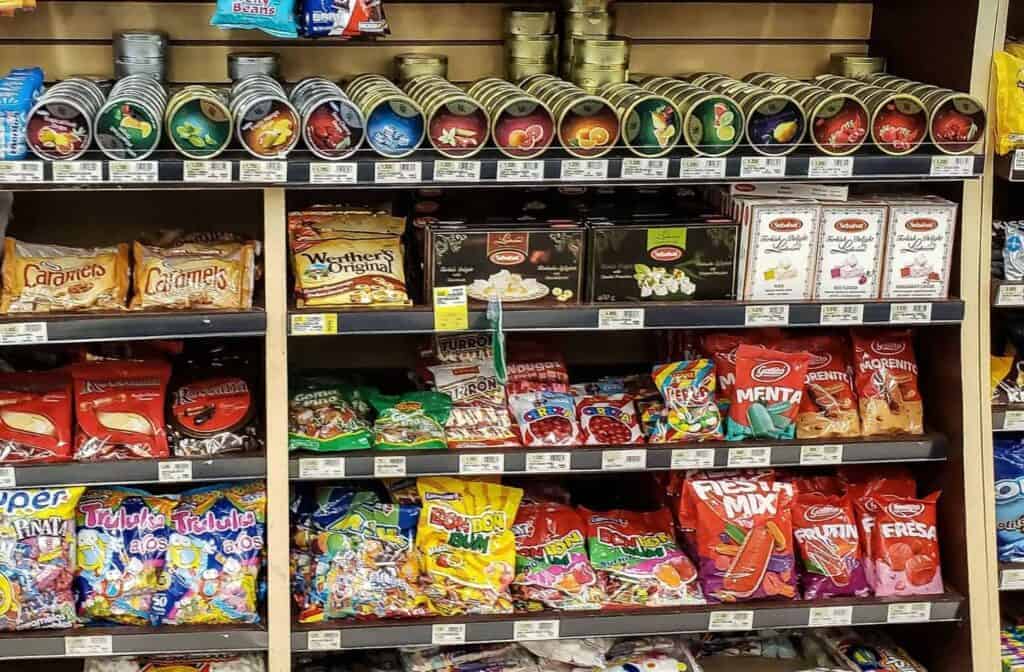 A grocery store 'Super Jordix' in Quepos, Puntarenas Province