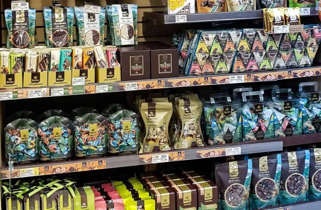 A grocery store 'Super Jordix' in Quepos, Puntarenas Province