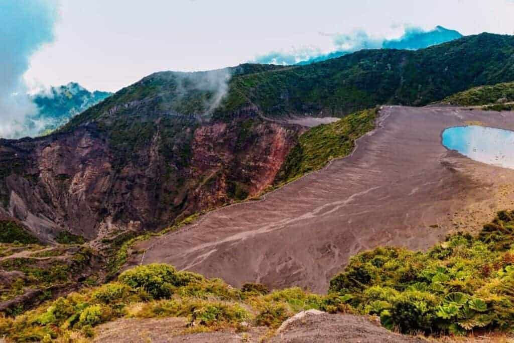 irazu volcano crater