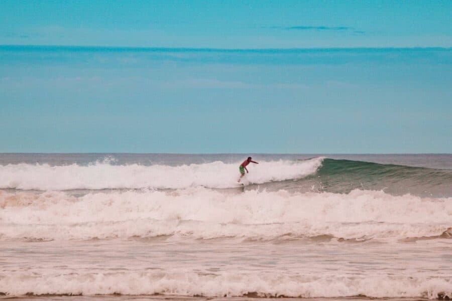 surfer tamarindo