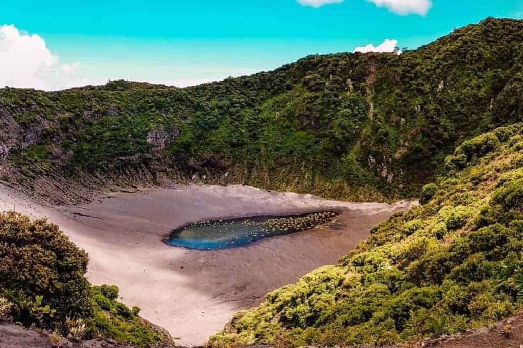 irazu crater