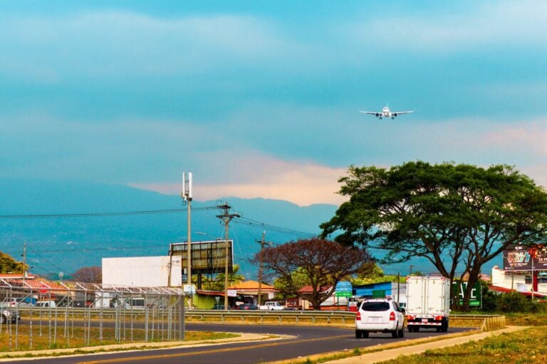 plane landing san jose costa rica
