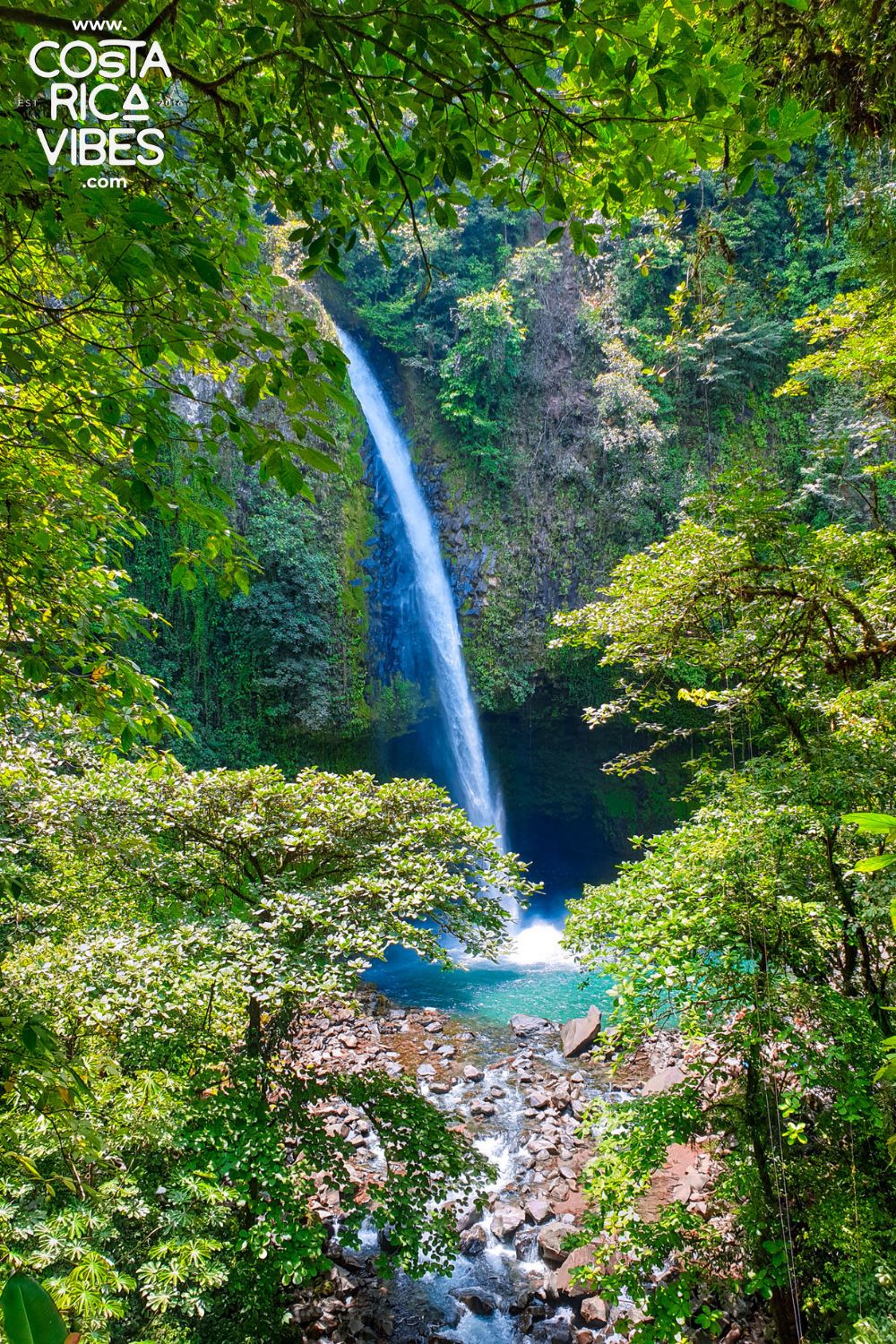 La Fortuna waterfall cascade