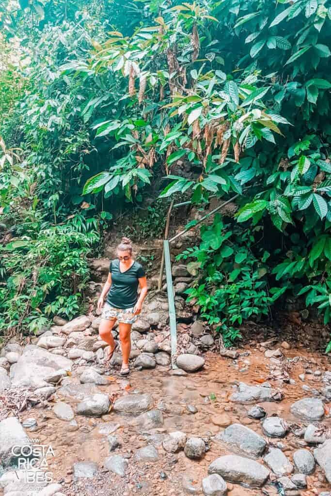 dominical costa rica hiking