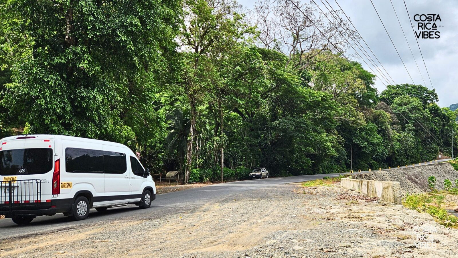 white tourist shuttle in Dominical Costa Rica