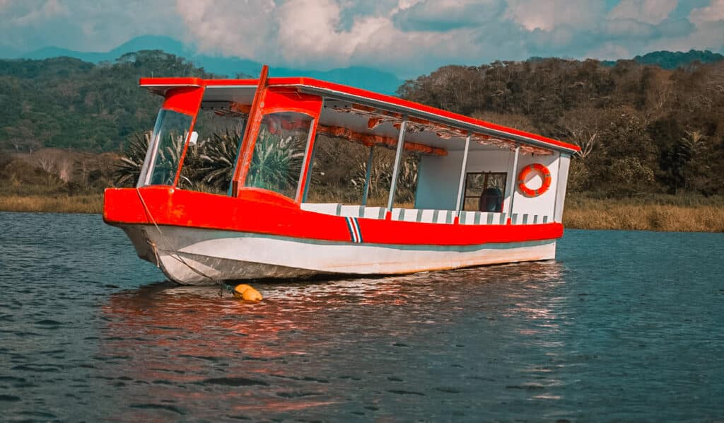 rio tarcoles boat
